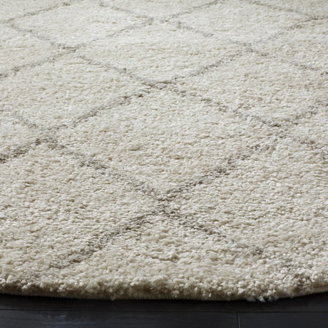 Safavieh Arizona Shag 6'-7" x 6'-7" Rug in Ivory / Beige