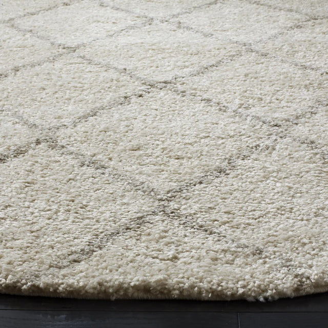 Safavieh Arizona Shag 6'-7" x 6'-7" Rug in Ivory / Beige