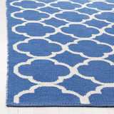 Safavieh Montauk 4'-0" x 6'-0" Rug in Blue / Ivory