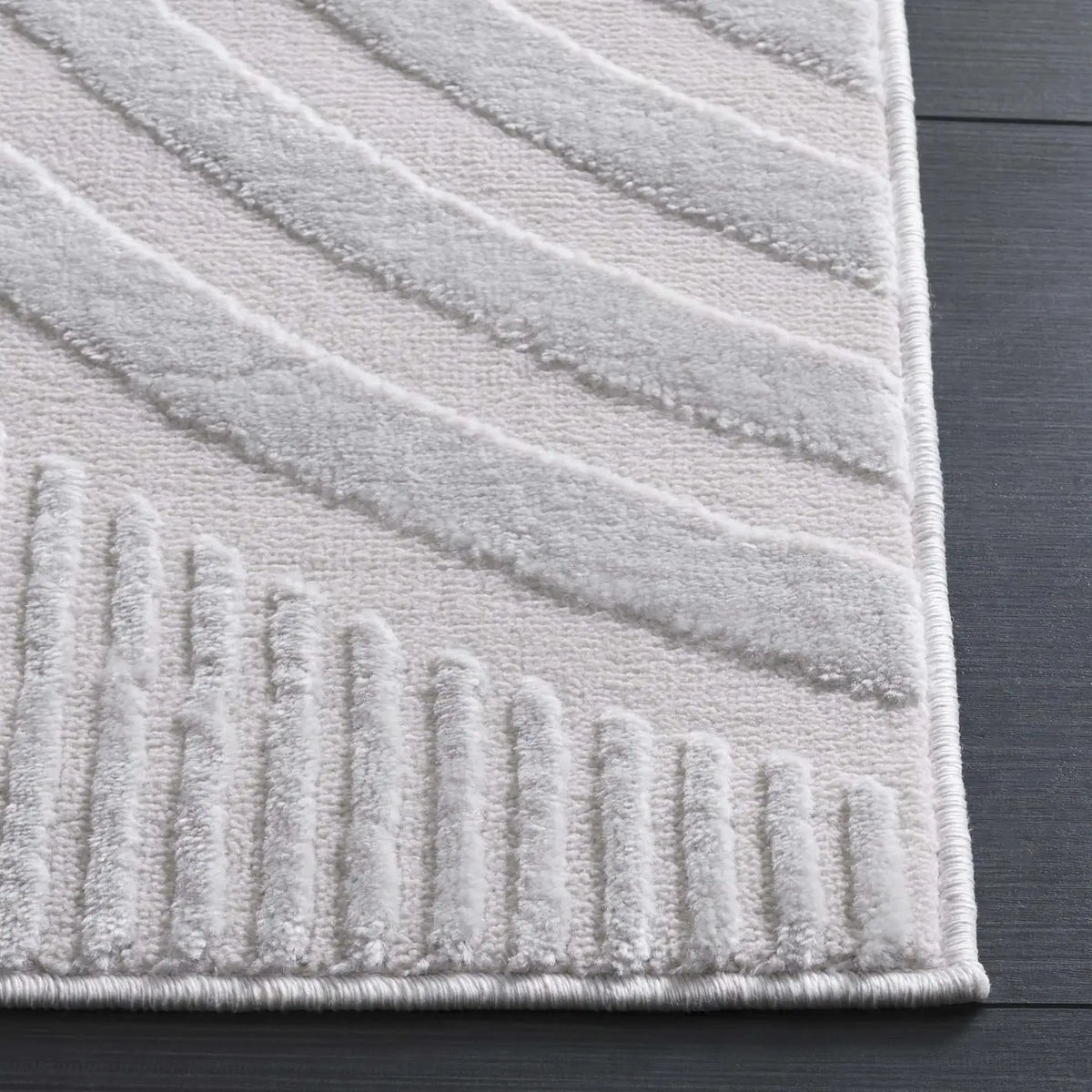 Safavieh Saylor 100 5'-5" x 7'-7" Rug in Ivory