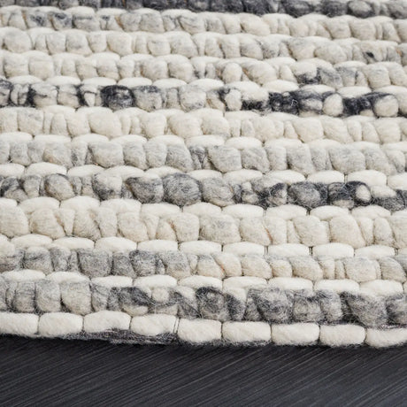Safavieh Marbella 6'-0" x 6'-0" Rug in Black / Ivory