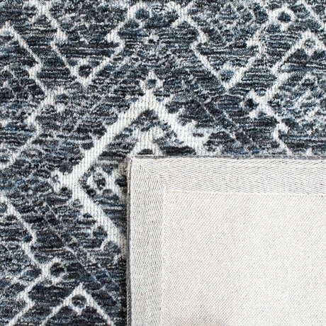 Safavieh Roslyn 4'-0" x 6'-0" Rug in Blue / Ivory