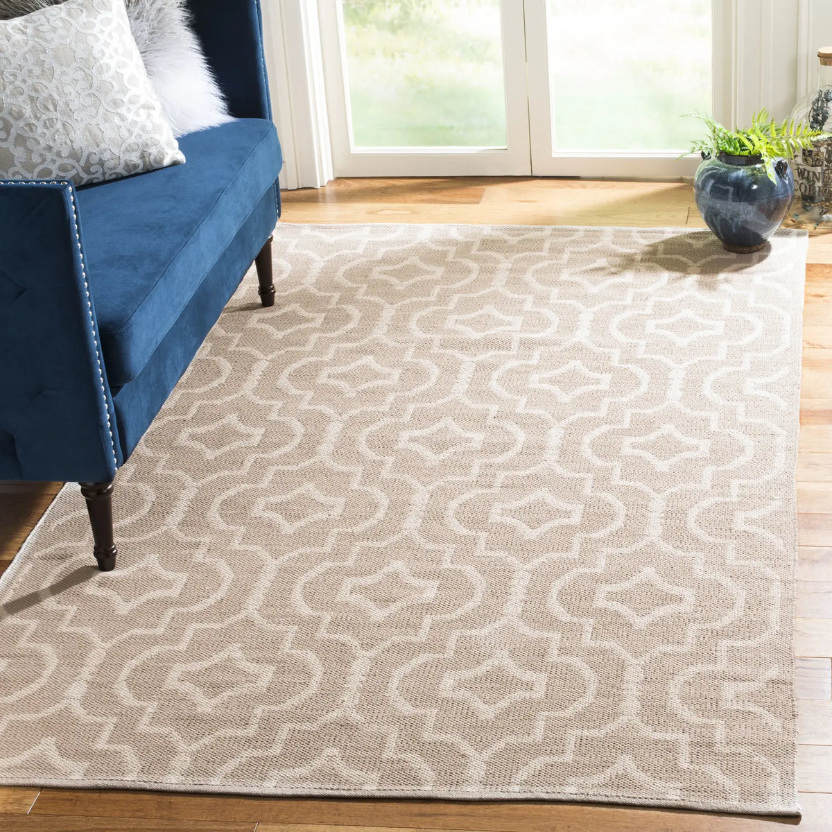 Safavieh Montauk 4'-0" x 6'-0" Rug in Grey / Ivory
