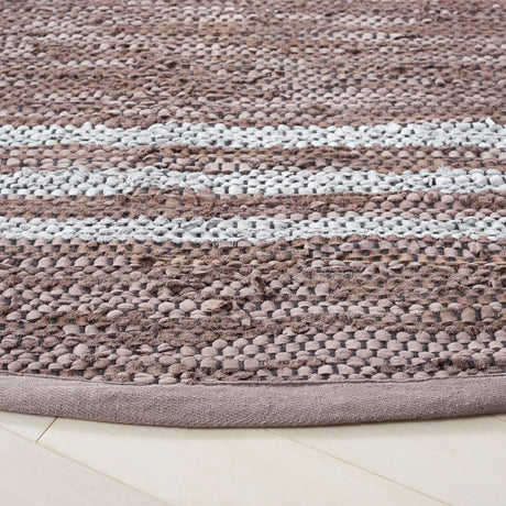 Safavieh Vintage Leather 7'-0" x 7'-0" Rug in Silver / Ivory