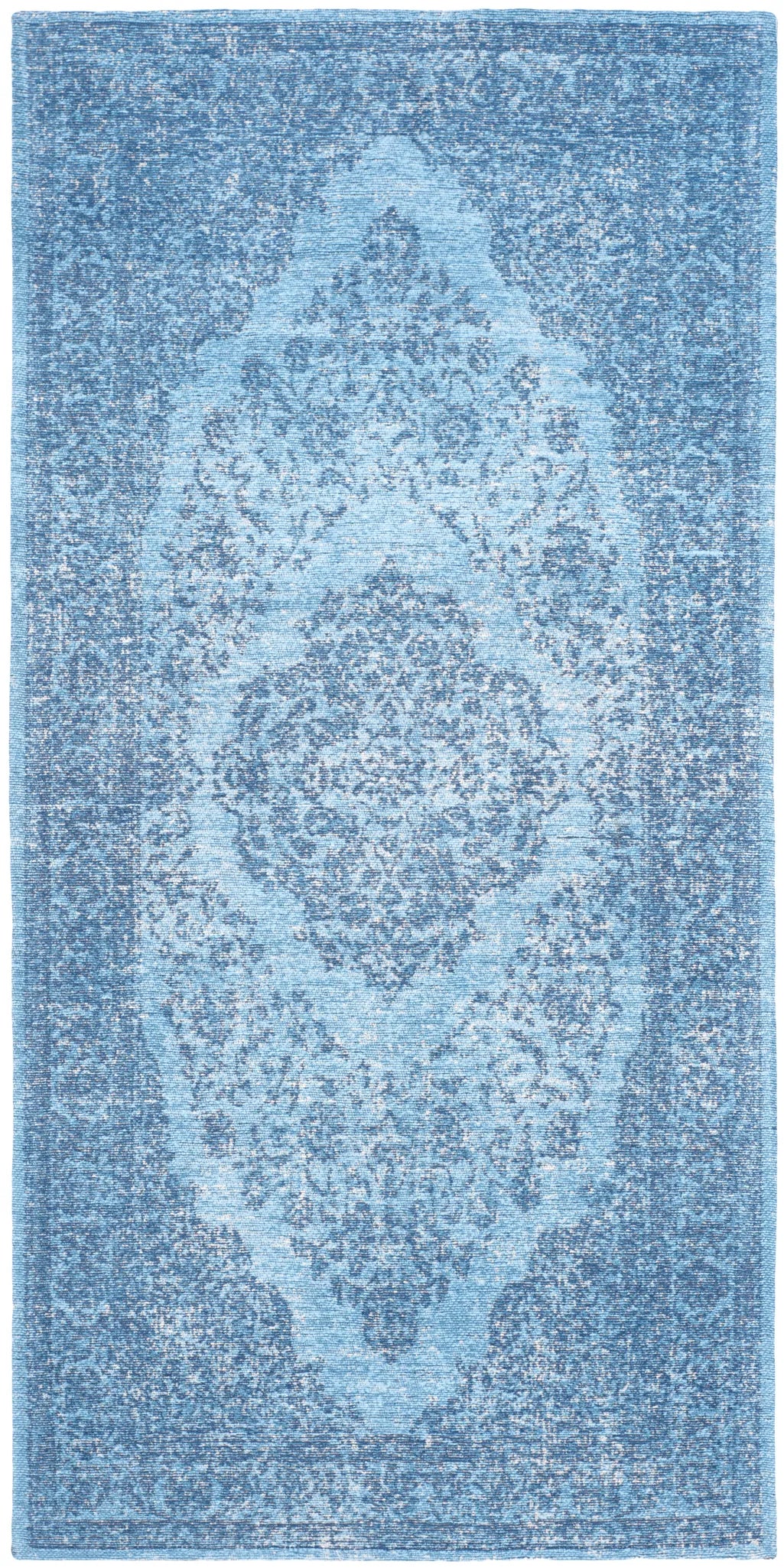 Safavieh Classic Vintage 2'-4" x 4'-8" Rug in Blue