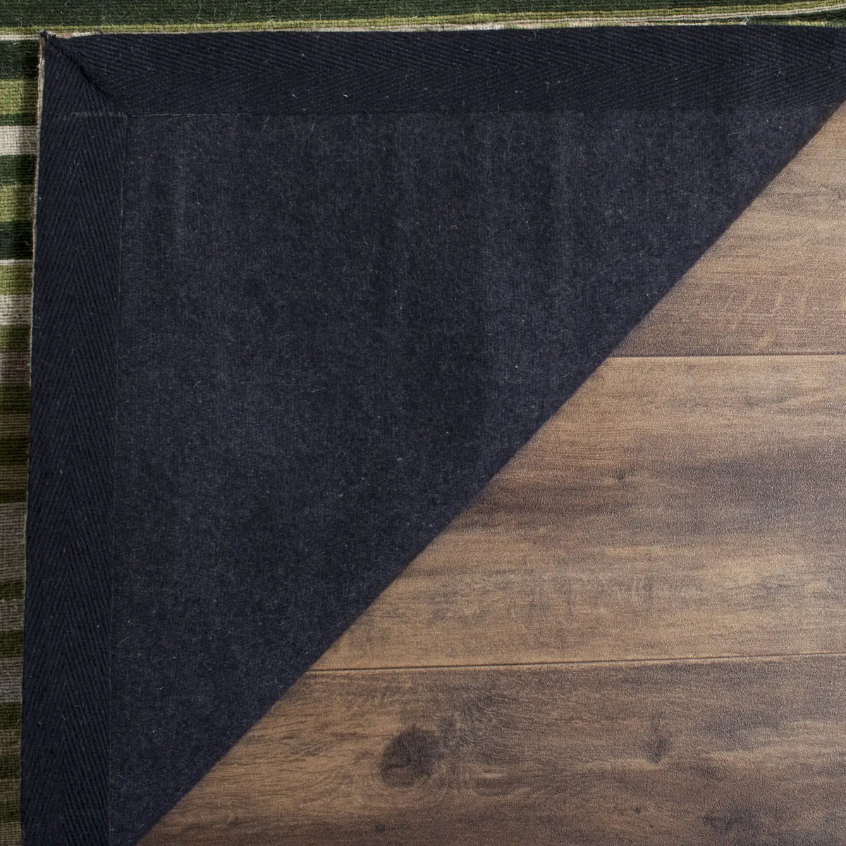Safavieh Marbella 5'-0" x 8'-0" Rug in Green