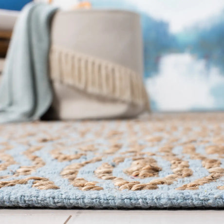 Safavieh Cape Cod 5'-0" x 8'-0" Rug in Silver / Natural