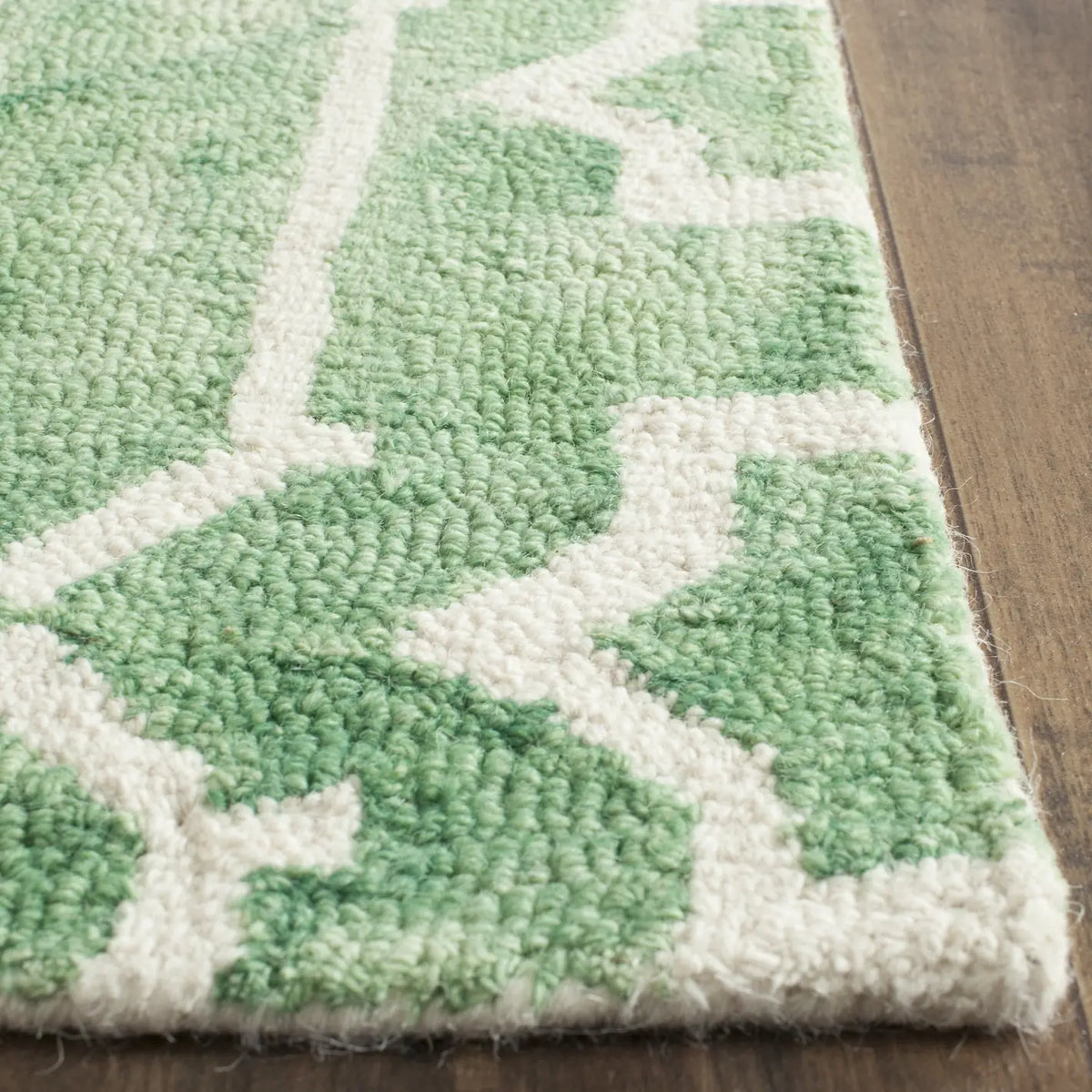 Safavieh Dip Dye 2'-3" x 8'-0" Rug in Green / Ivory