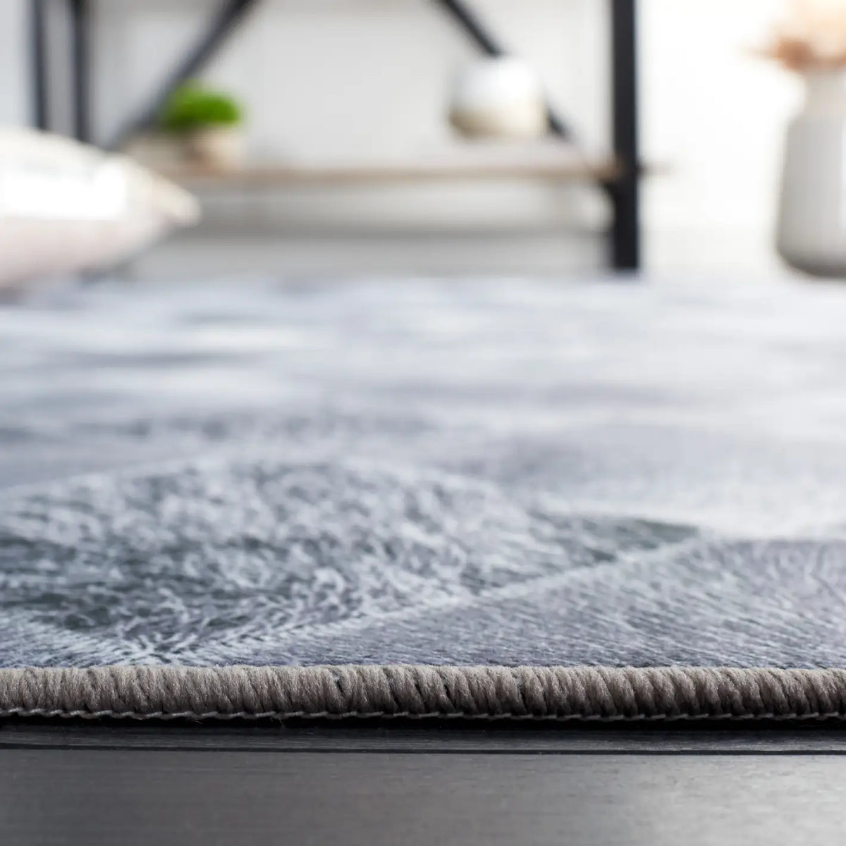 Safavieh Faux Hide 4'-0" x 6'-0" Rug in Grey / Dark Grey