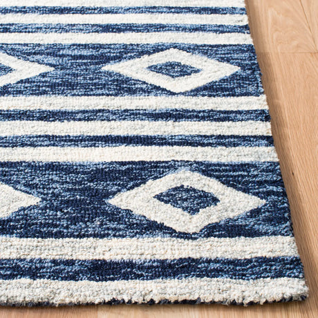 Safavieh Micro-Loop 5'-0" x 8'-0" Rug in Navy / Ivory
