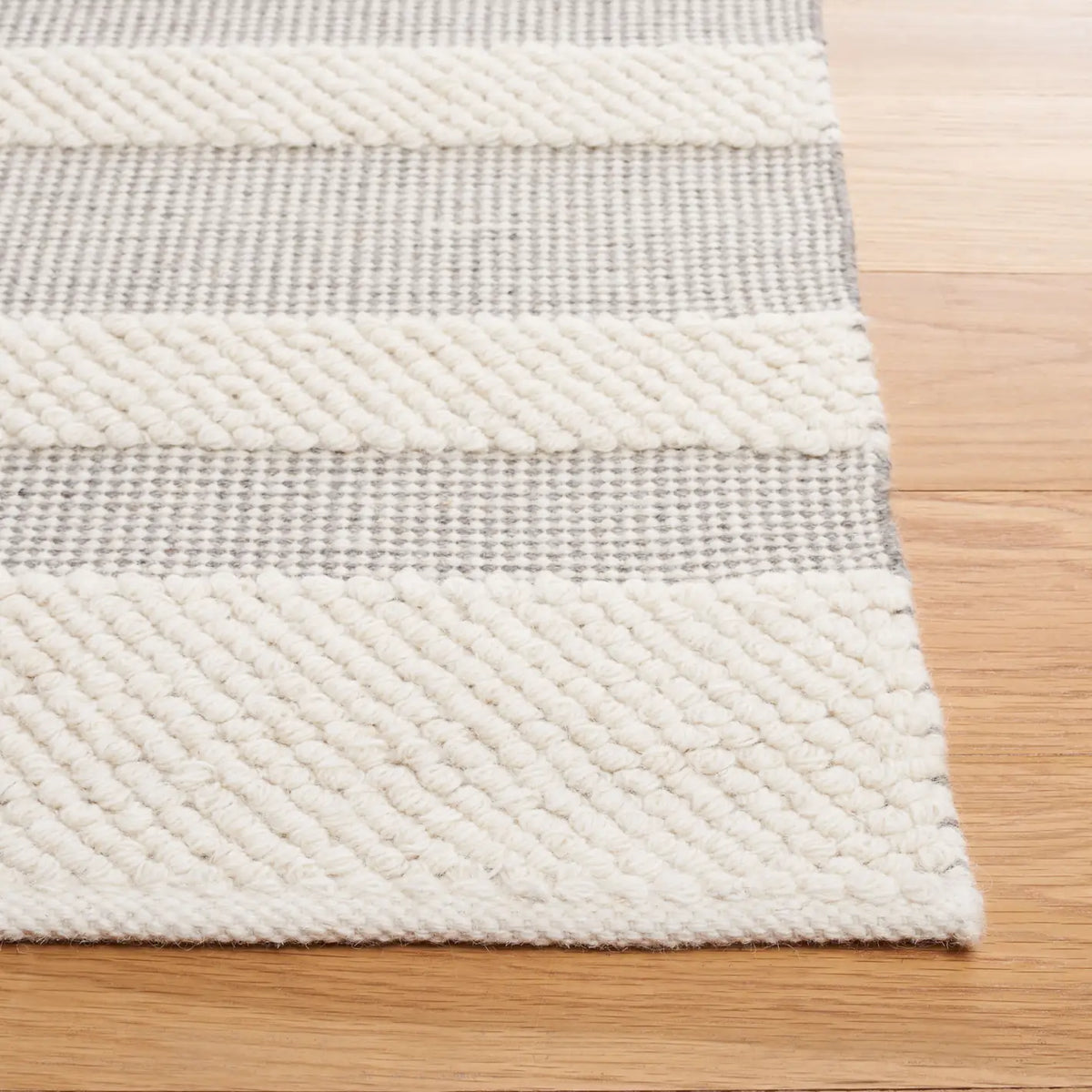 Safavieh Natura 4'-0" x 6'-0" Rug in Ivory / Grey