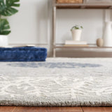 Safavieh Soho 4'-0" x 6'-0" Rug in Grey / Ivory