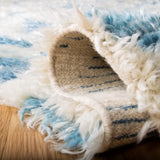 Safavieh Manhattan 4'-0" x 6'-0" Rug in Ivory / Blue