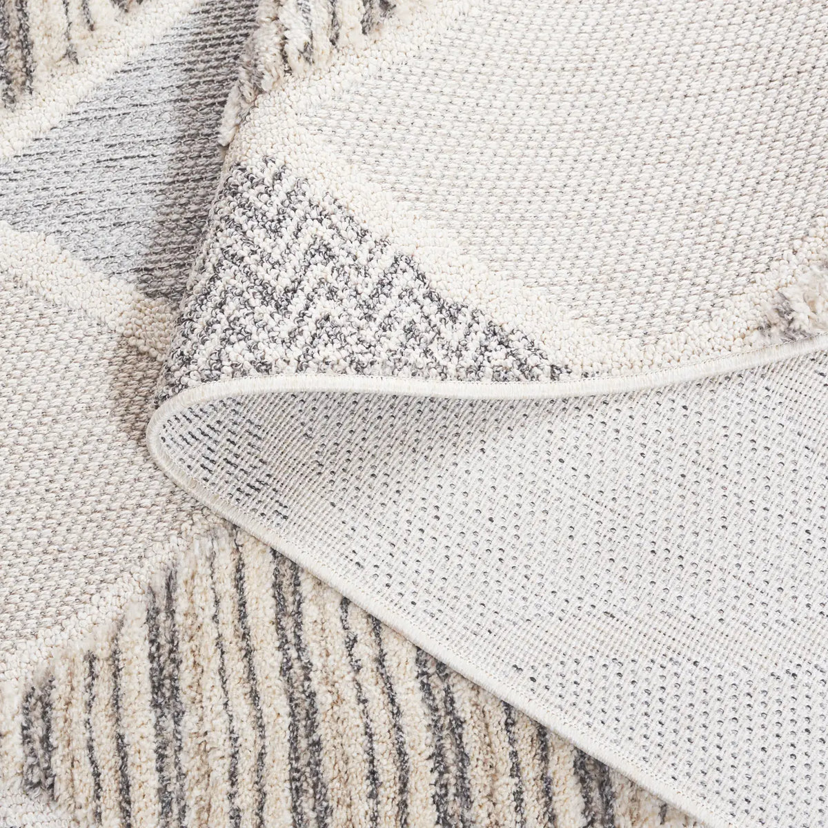 Safavieh Chloe 4'-0" x 6'-0" Rug in Ivory / Grey