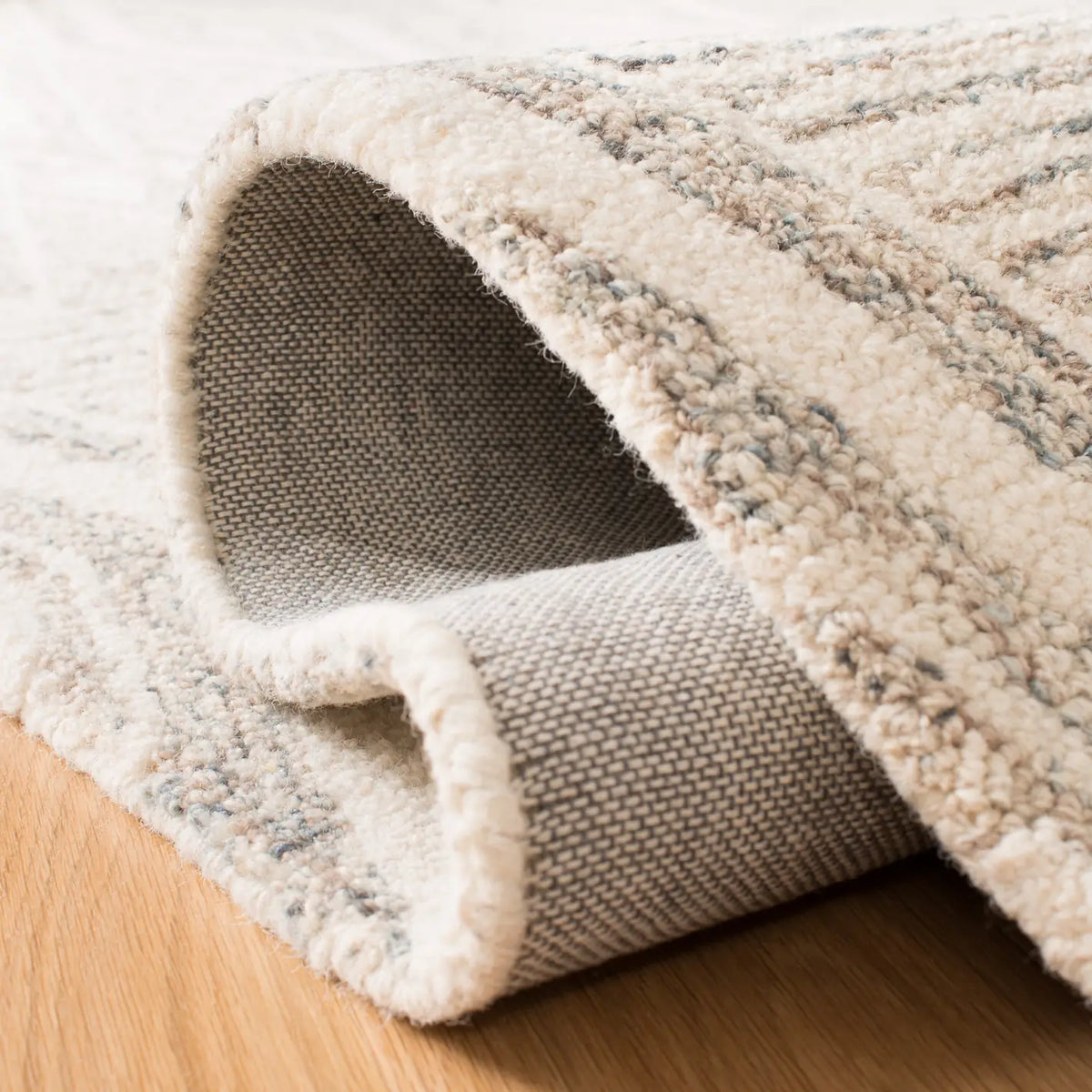 Safavieh Micro-Loop 5'-0" x 8'-0" Rug in Sage