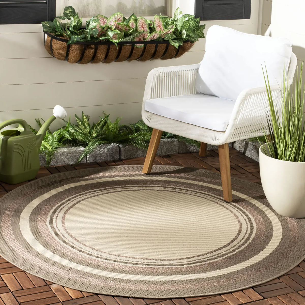 Safavieh Courtyard 5'-3" x 5'-3" Rug in Beige / Dark Beig