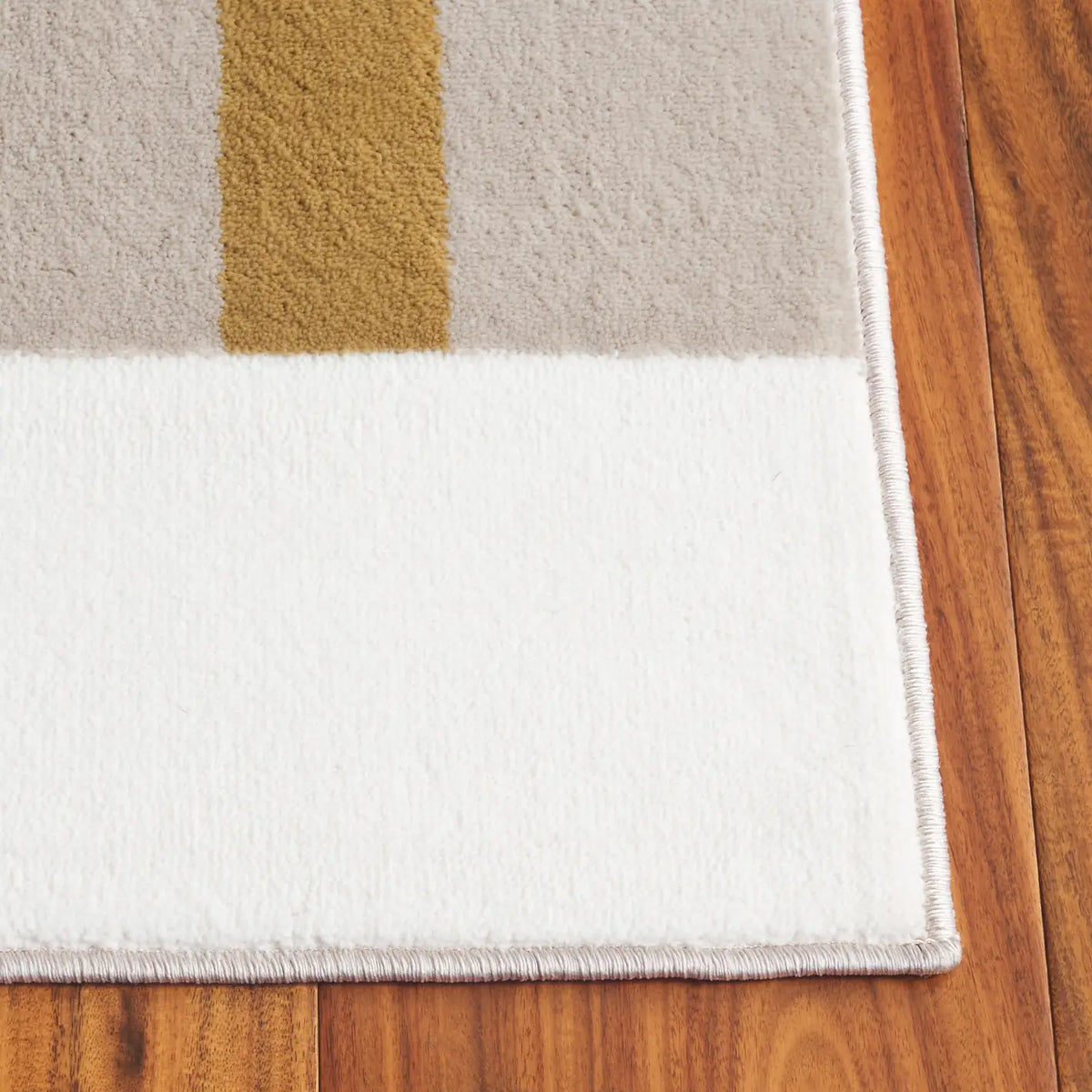 Safavieh Groove 4'-0" x 6'-0" Rug in Ivory / Gold