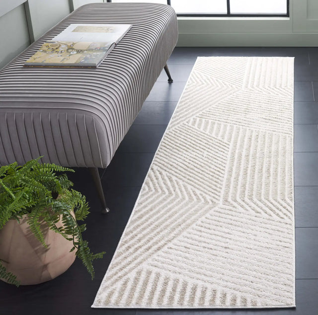 Safavieh Maya 2'-0" x 8'-0" Rug in Ivory