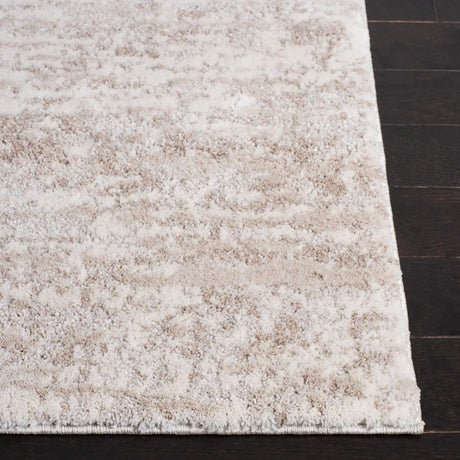 Safavieh Century 300 4'-5" x 6'-5" Rug in Ivory / Beige