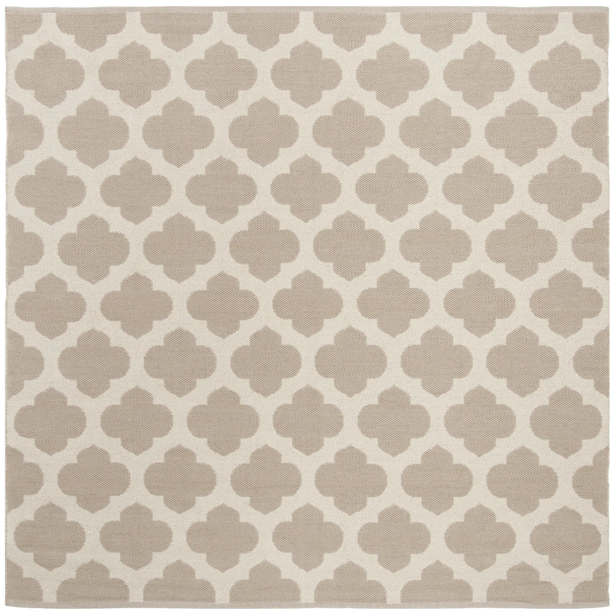 Safavieh Montauk 6'-0" x 6'-0" Rug in Grey / Ivory