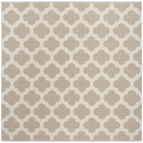 Safavieh Montauk 6'-0" x 6'-0" Rug in Grey / Ivory