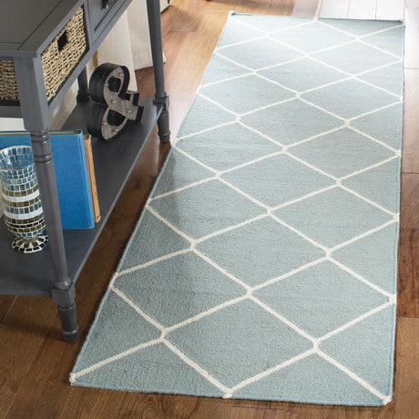 Safavieh Dhurries 2'-6" x 8'-0" Rug in Light Blue / Ivory
