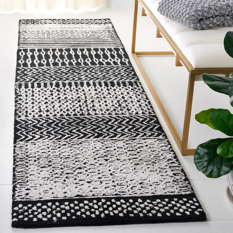 Safavieh Glamour 2'-3" x 8'-0" Rug in Black / Ivory