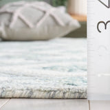 Safavieh Ebony 4'-0" x 6'-0" Rug in Ivory / Grey