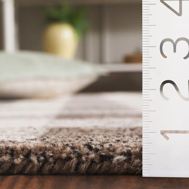 Safavieh Genre 4'-0" x 6'-0" Rug in Brown / Ivory