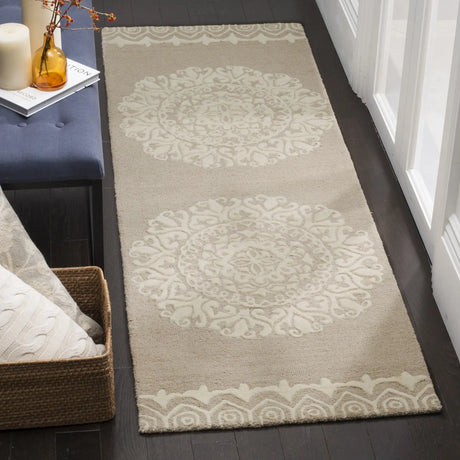 Safavieh Bella 2'-3" x 7'-0" Rug in Beige / Ivory
