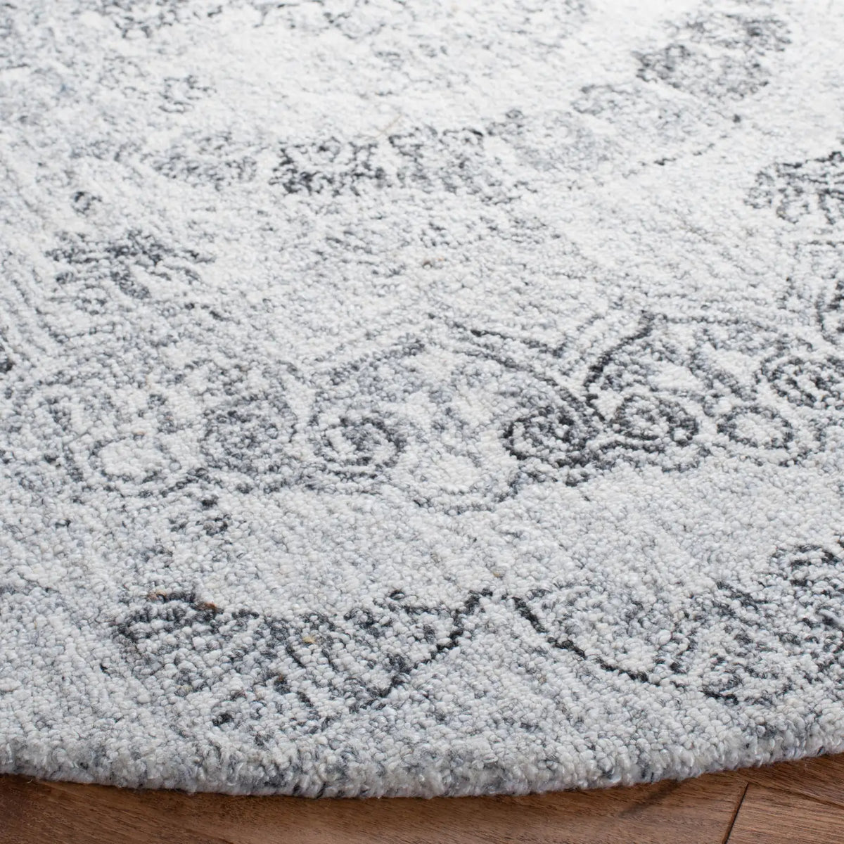 Safavieh Abstract 6'-0" x 6'-0" Rug in Ivory / Black