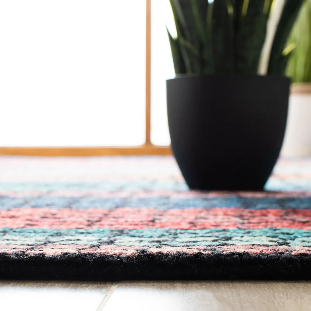 Safavieh Aspen 4'-0" x 6'-0" Rug in Navy / Red
