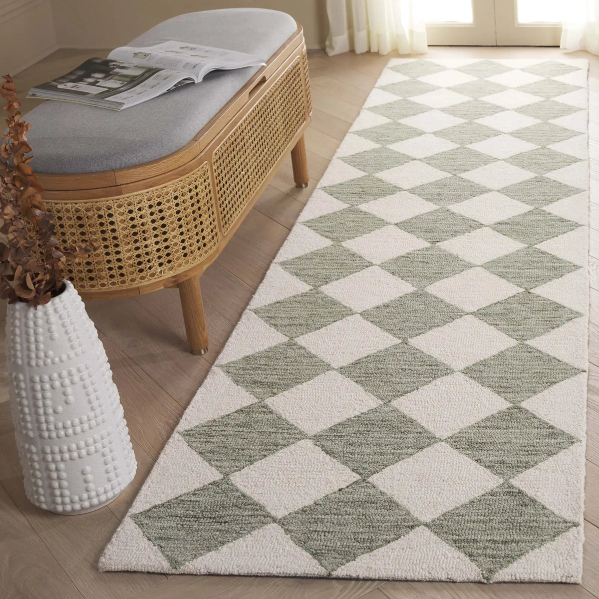 Safavieh Ebony 2'-3" x 8'-0" Rug in Sage / Ivory
