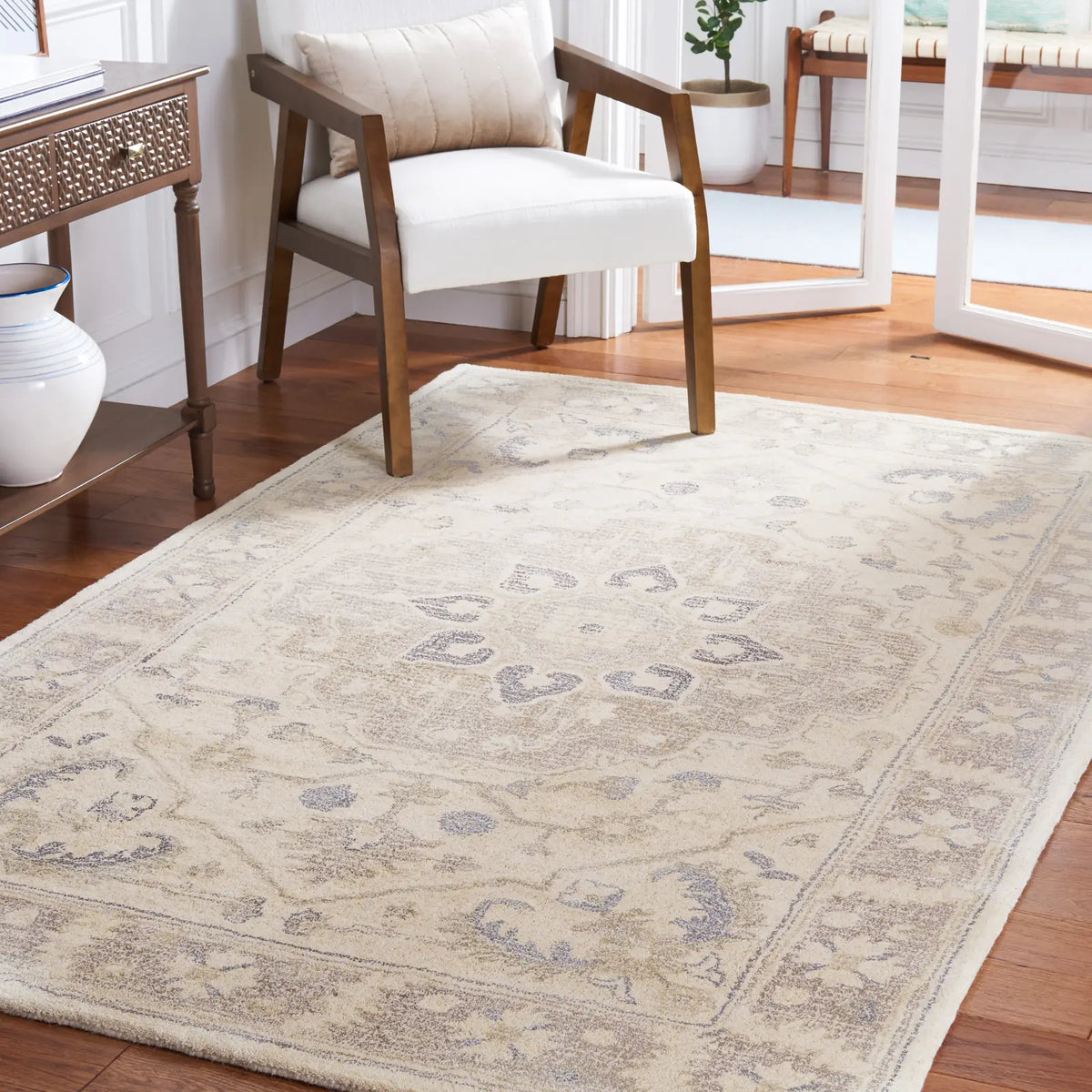 Safavieh Metro 4'-0" x 6'-0" Rug in Ivory / Beige