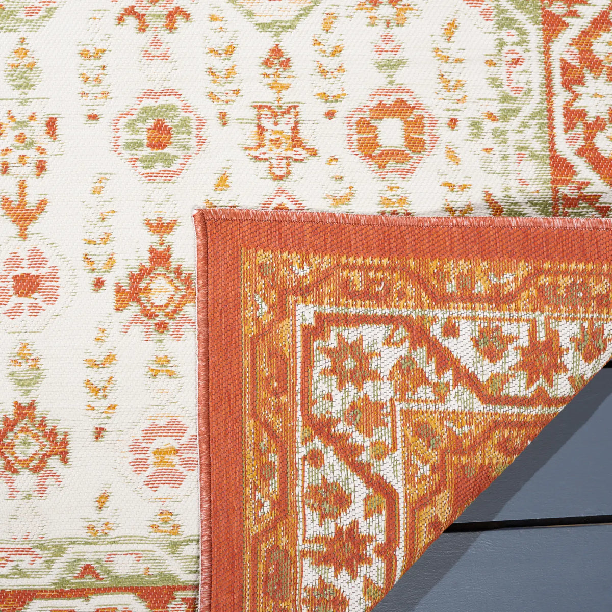 Safavieh Sunrise 4'-0" x 5'-7" Rug in Ivory / Rust Sage