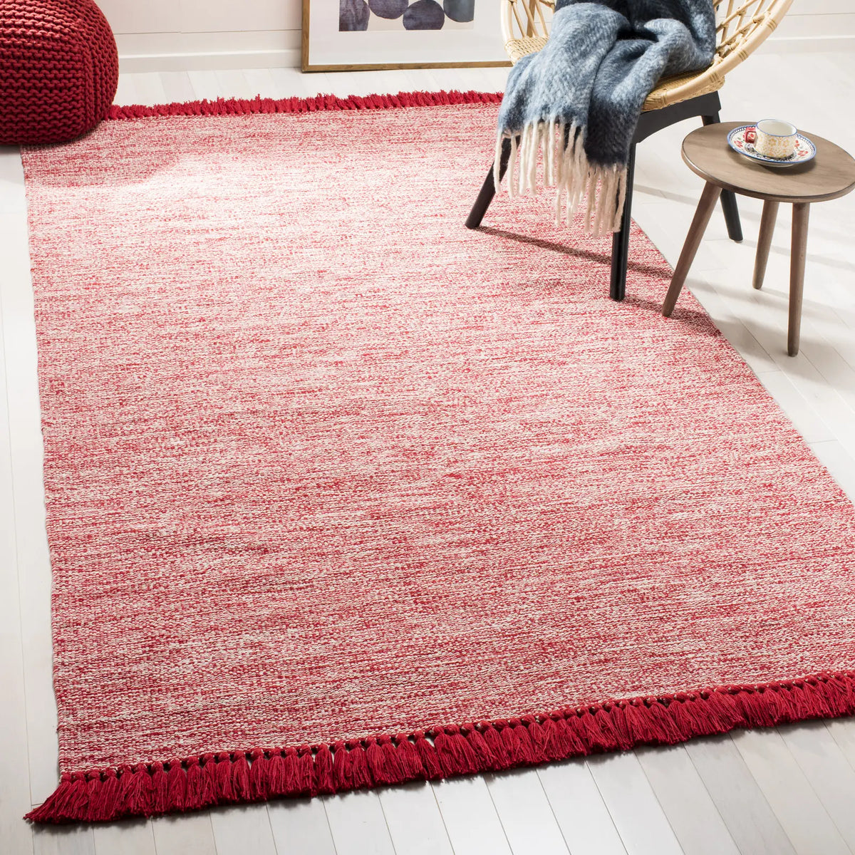 Safavieh Montauk 5'-0" x 8'-0" Rug in Red