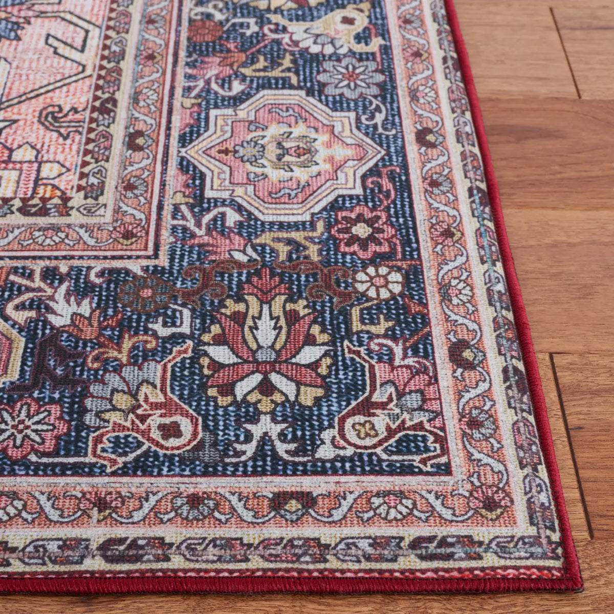 Safavieh Tucson 4'-0" x 6'-0" Rug in Red / Navy