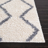 Safavieh Venus Shag 600 4'-0" x 6'-0" Rug in Ivory / Grey