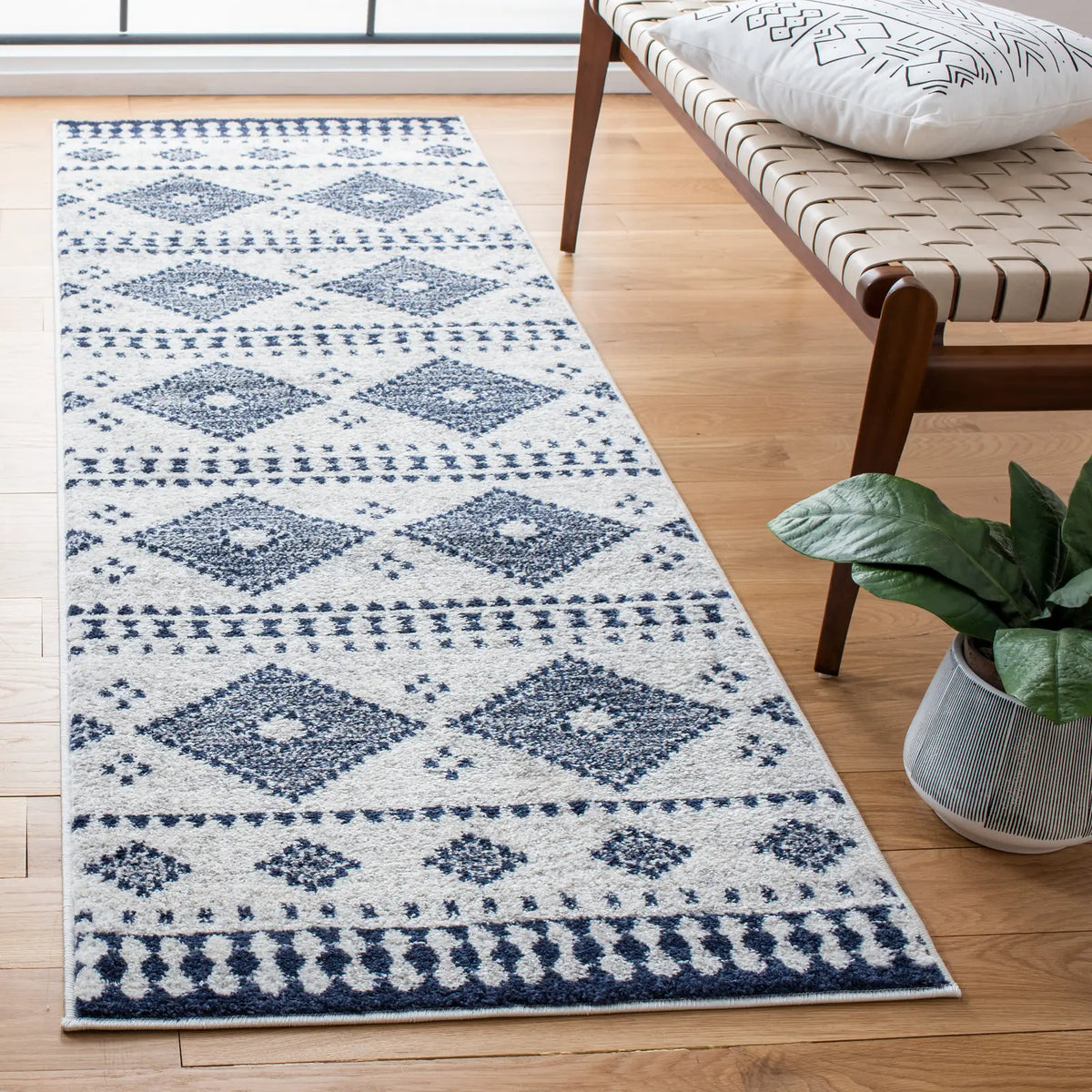 Safavieh Adirondack 2'-6" x 8'-0" Rug in Grey / Dark Grey