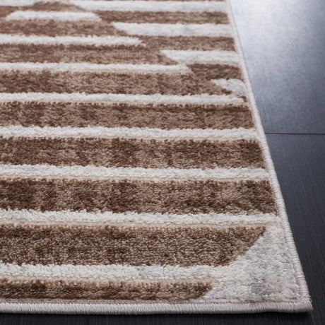 Safavieh Palma 4'-0" x 6'-0" Rug in Beige / Light Grey
