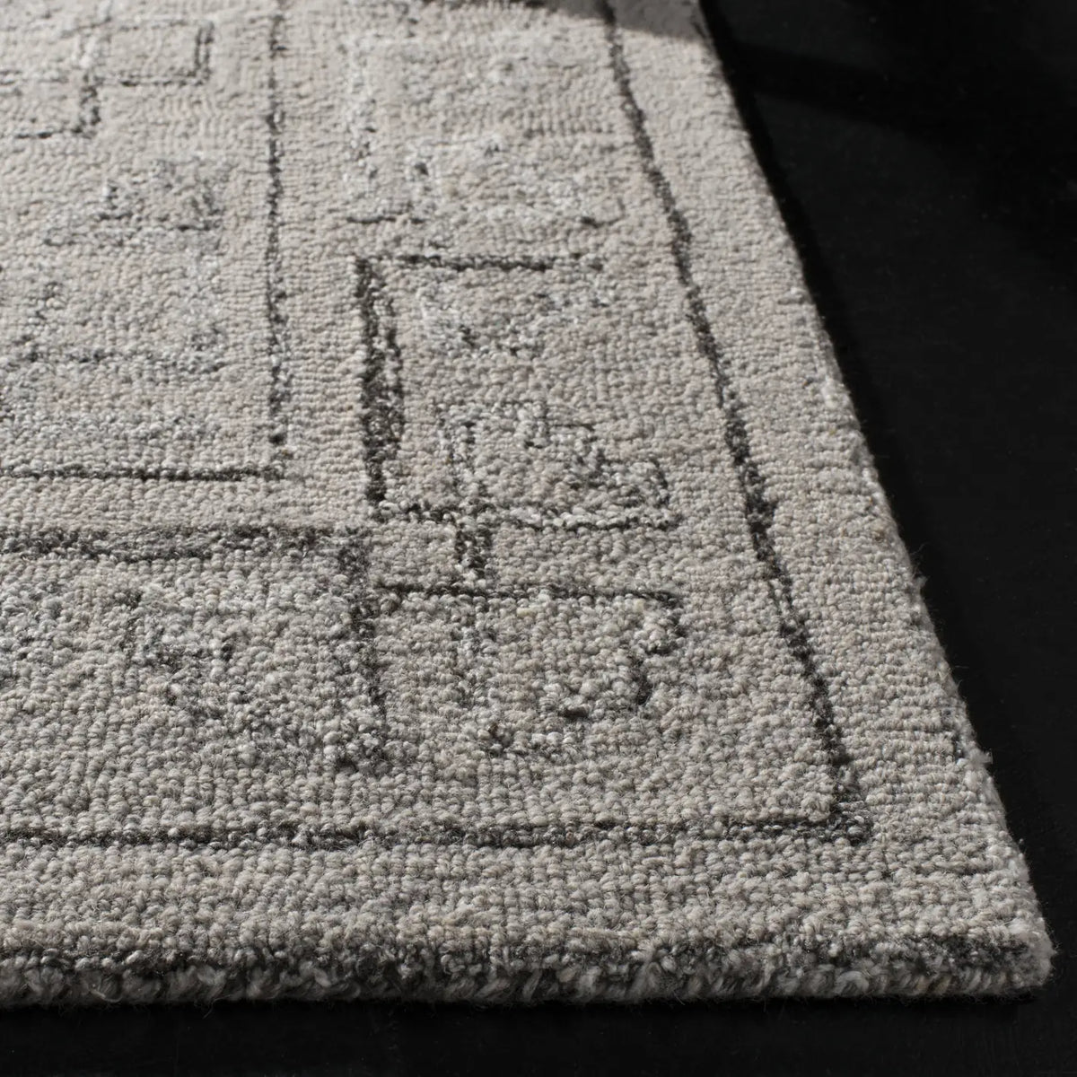 Safavieh Abstract 5'-0" x 8'-0" Rug in Taupe / Black