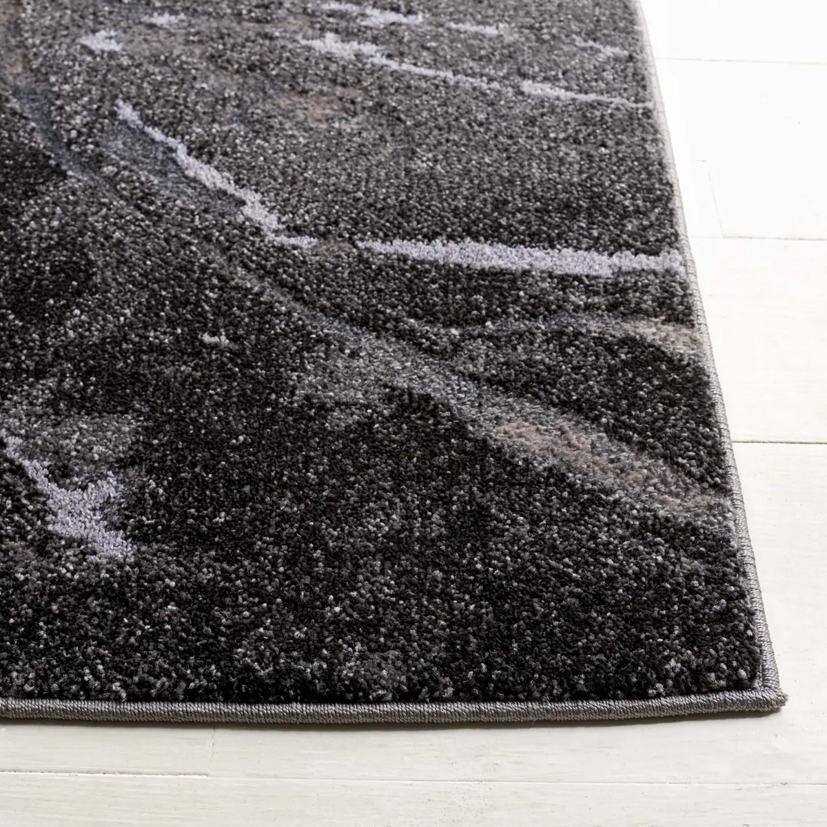 Safavieh Pacific 4'-5" x 6'-5" Rug in Grey / Black