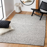 Safavieh Kilim 4'-0" x 6'-0" Rug in Black / Ivory