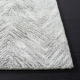 Safavieh Soho 4'-0" x 6'-0" Rug in Grey / Ivory