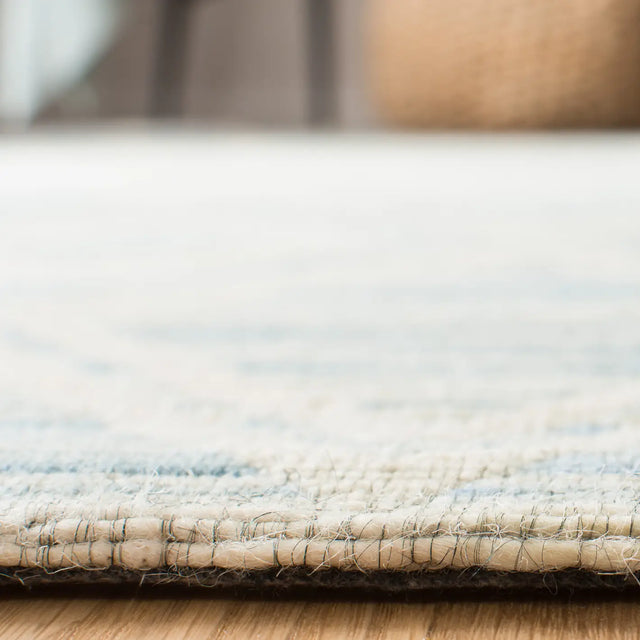 Safavieh Marbella 5'-0" x 8'-0" Rug in Dark Blue / Ivory