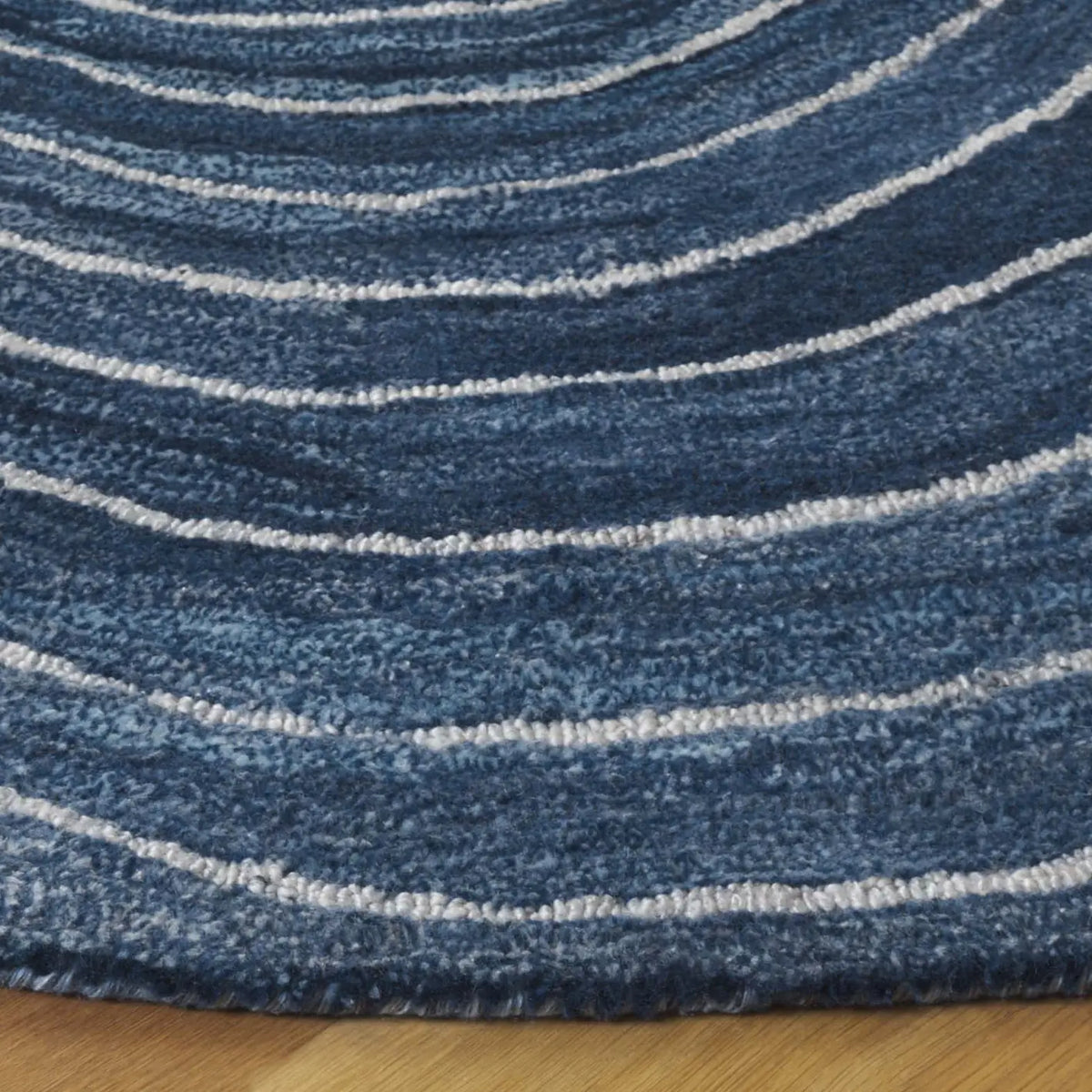 Safavieh Abstract 6'-0" x 6'-0" Rug in Blue / Ivory