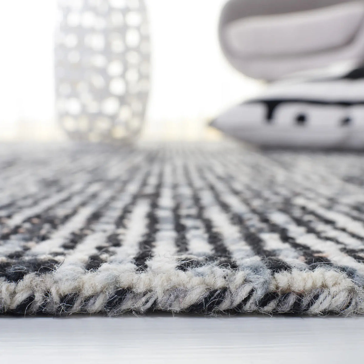 Safavieh Abstract 4'-0" x 6'-0" Rug in Black / Grey