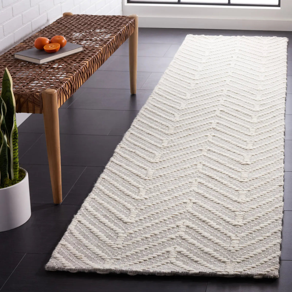 Safavieh Marbella 2'-3" x 9'-0" Rug in Ivory / Beige