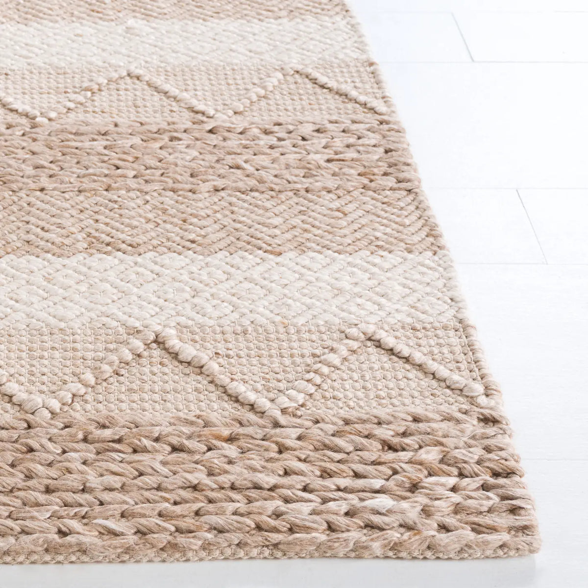 Safavieh Natura 5'-0" x 8'-0" Rug in Beige