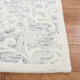 Safavieh Metro 4'-0" x 6'-0" Rug in Grey / Ivory